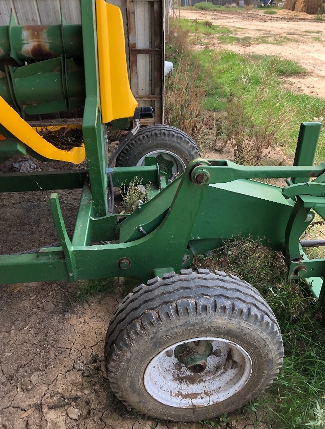 Hustler X5000 Big Square/Round Bale Feed Out Wagon Livestock